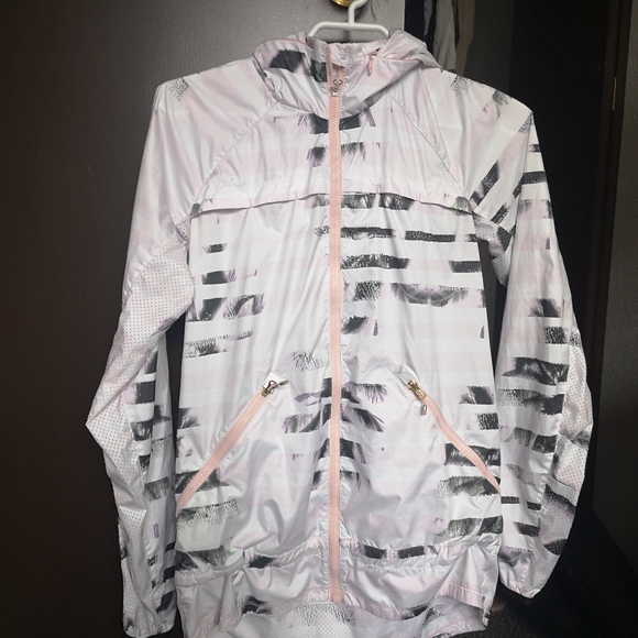 Lululemon windbreaker - Picture 2 of 2